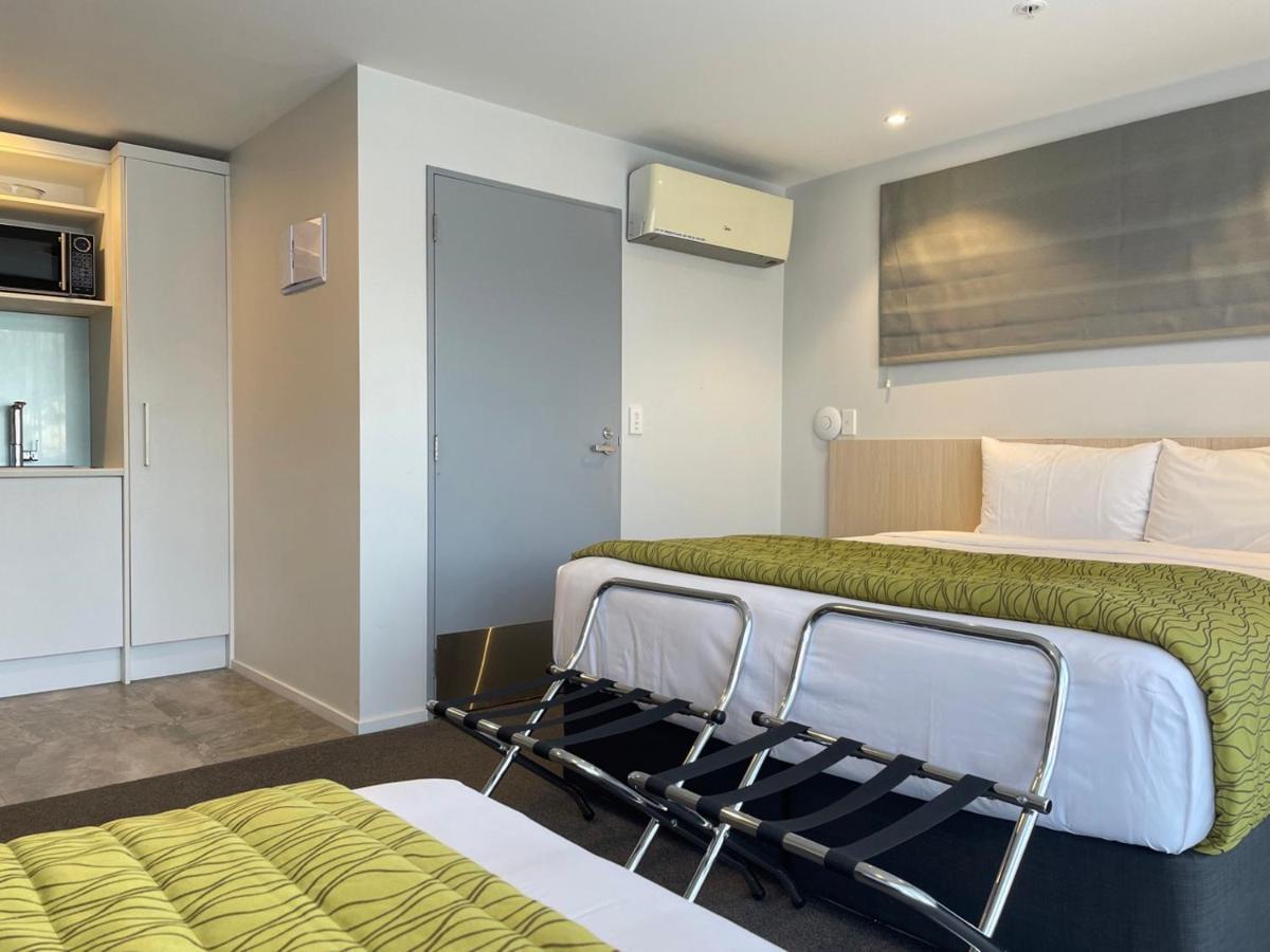 2 On Whiteleigh And 239 On Lincoln Motel Christchurch Zewnętrze zdjęcie A studio apartment in New Zealand