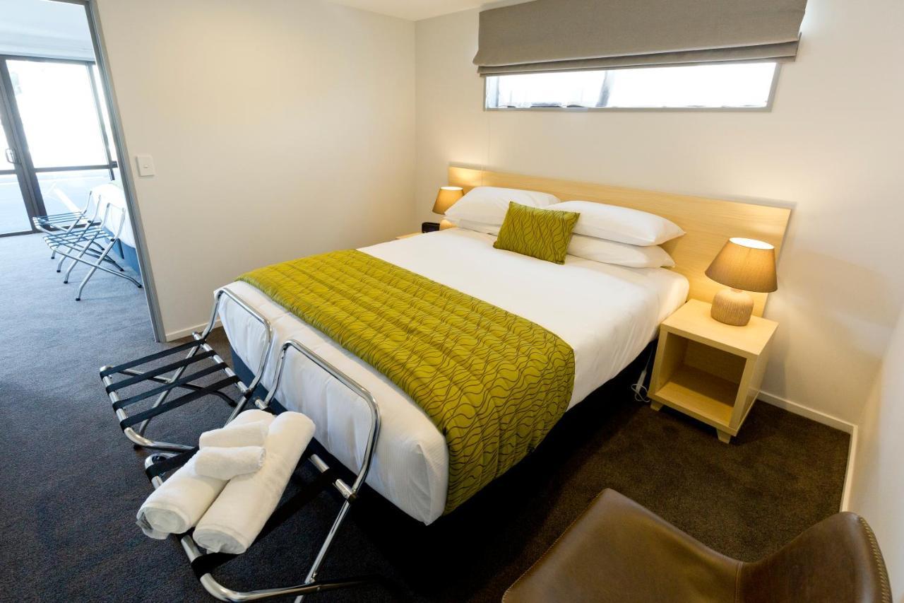 2 On Whiteleigh And 239 On Lincoln Motel Christchurch Zewnętrze zdjęcie A bedroom at the hotel
