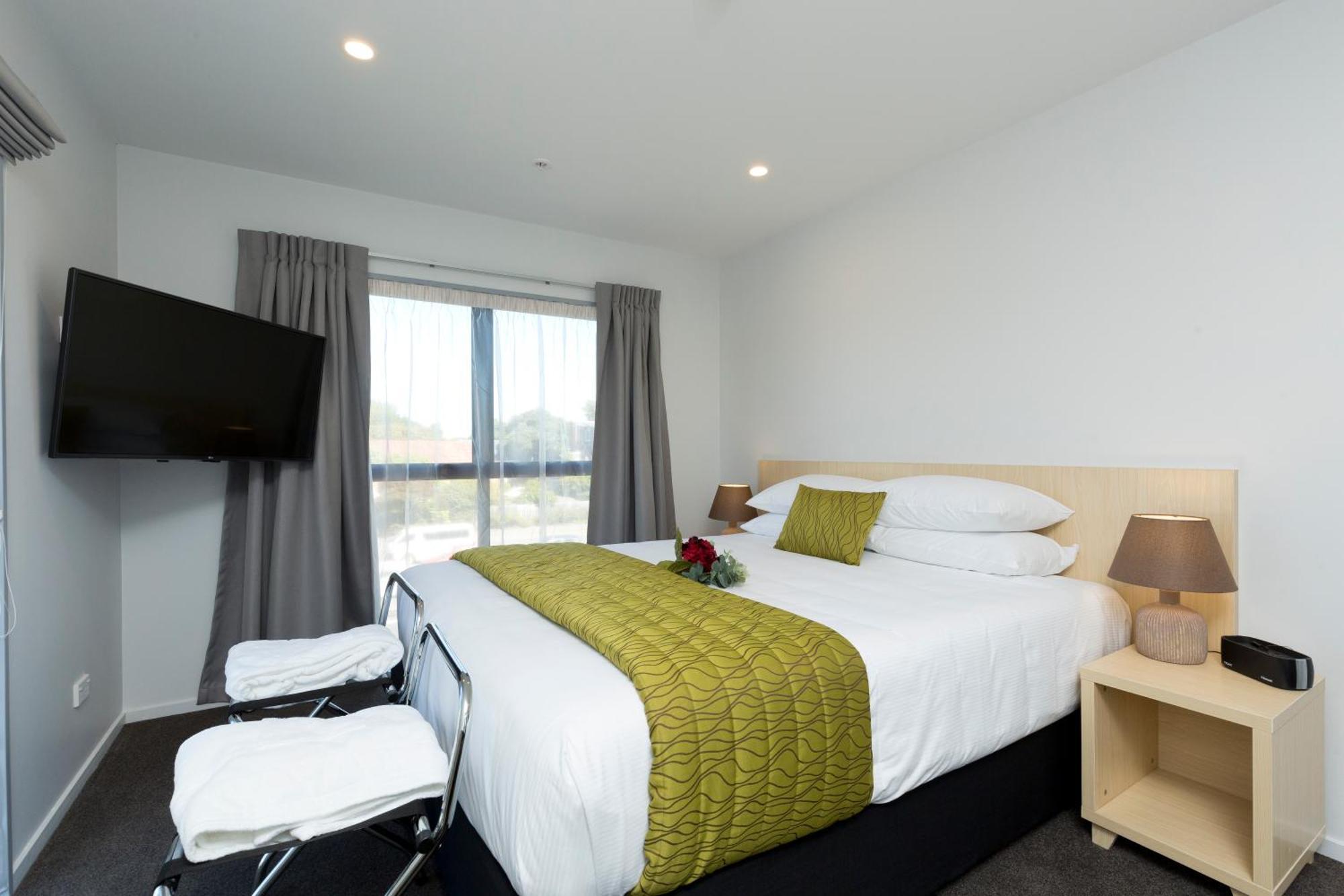 2 On Whiteleigh And 239 On Lincoln Motel Christchurch Zewnętrze zdjęcie A bedroom at the hotel