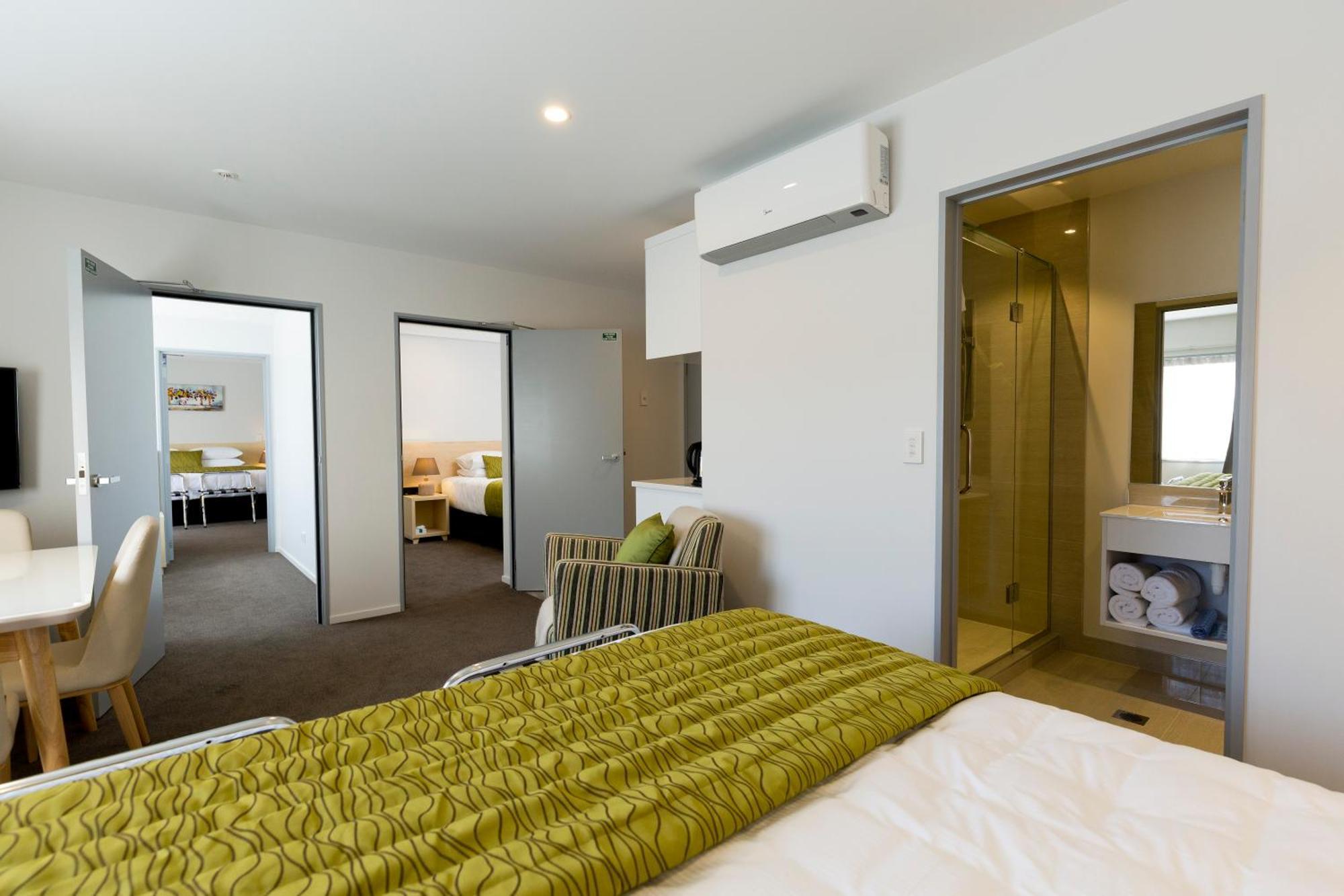 2 On Whiteleigh And 239 On Lincoln Motel Christchurch Zewnętrze zdjęcie A typical room at the hotel