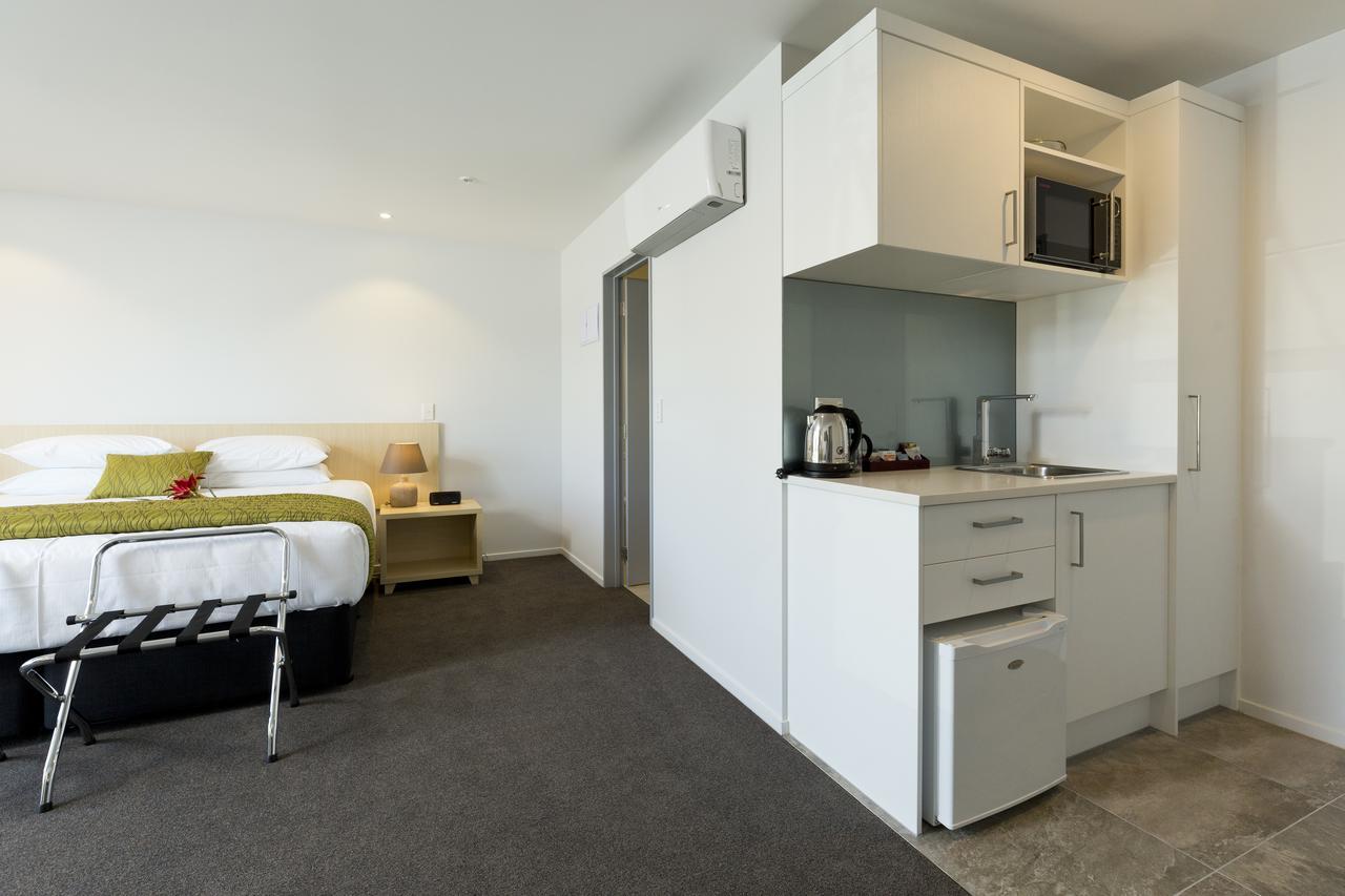 2 On Whiteleigh And 239 On Lincoln Motel Christchurch Zewnętrze zdjęcie Studio apartment with kitchenette